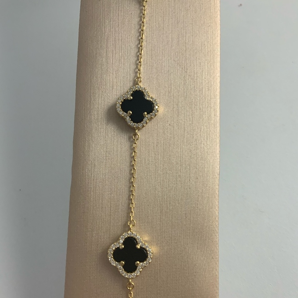 18k Onyx Clover Bracelet - Picture 2 of 12